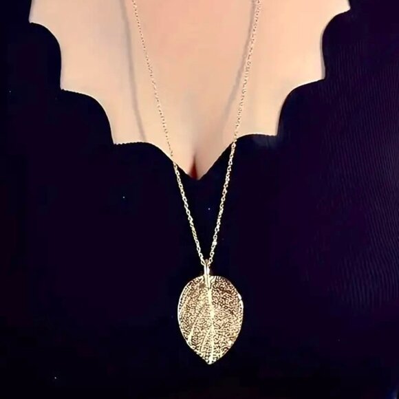 Gold Leaf Necklace Textured Glam Minimalist Pendant Shimmer Simple Stylish Boho - Picture 1 of 3